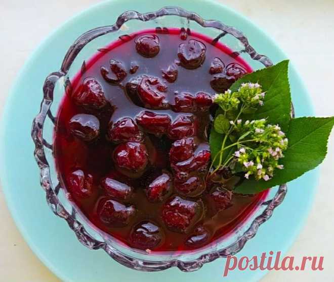 густое вишневое варенье