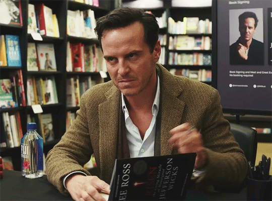 Эндрю Скотт