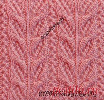 В схеме указаны только лицевые ряды, в изнаночных рядах все петли вязать по рисунку. Накиды вязать изнаночными.

Что значит « Вязать по рисунку» смотрите ЗДЕСЬ

Раппорт узора 21 петля в ширину + 4 петли для симметрии узора. В высоту повторяем  с 1-го по 12-й  ряд. Раппорт для ажурной дорожки выделен на схеме синим цветом!