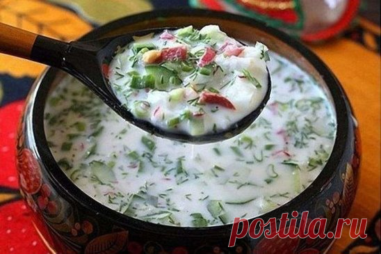 5 ВКУСНЕЙШИХ РЕЦЕПТОВ ОКРОШКИ! СОХРАНИ СЕБЕ. 
РЕЦЕПТ № 1 
(Окрошка на простокваше) 
Понадобится: на литр домашней простокваши - 3 яйца, 3 огурца, по 1 - 2 пучка укропа, петрушки, кинзы, зеленого лука, 1 долька чеснока, соль, перец. 
Приготовление: огурец и яйца мелко порезать, зелень мелко порубить, все ингредиенты добавить в простоквашу. Посолить, поперчить, для остроты добавить мелко-мелко порубленный чеснок. 
РЕЦЕПТ № 2 
(Окрошка овощная) 
Понадобится: на полтора литра домашнего кваса -
