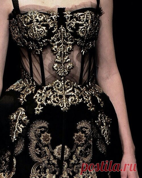 @gothicdreamers в Instagram: «Detalles de alta costura ✨✖✨ . . . . . .#details #detalles #highfashion #aesthetic #aesthetics #fashion #instagoth #black #outfit #gold…» 951 отметок «Нравится», 4 комментариев — @gothicdreamers в Instagram: «Detalles de alta costura ✨✖✨ . . . . . .#details #detalles #highfashion #aesthetic #aesthetics…»
