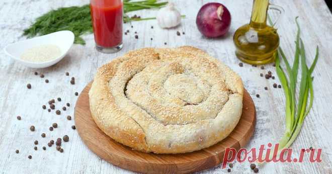 Пирог-улитка с брынзой и шпинатом