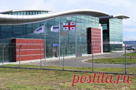 Корреспондента RT Дона Кортера задержали в аэропорту Тбилиси. Его продержали четыре часа в транзитной зоне.