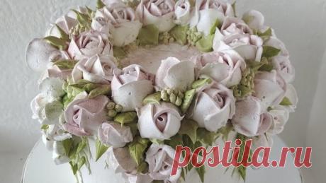 Торт с розами из белково-заварного крема