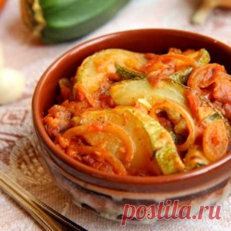 Кабачки в томатно-луковом соусе. Очень вкусно!