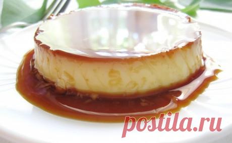 Воздушный десерт с карамелью за 40 секунд - Эфария Вкусный и быстрый десерт к чаю. Ингредиенты (на 4 маленькие формы): -2 белка -1 ст.л сахара -2 ст.л коричневого сахара Приготовление: 1. Взбить 2 белка 1 ст.л. сахара. Взбить до крепких пиков блендером. 2. 2 ст. л. тростникового сахара и 1 ст.л . воды нагреть в ковшике, сварить сироп до стадии «мягкий шарик». Небольшой огонь