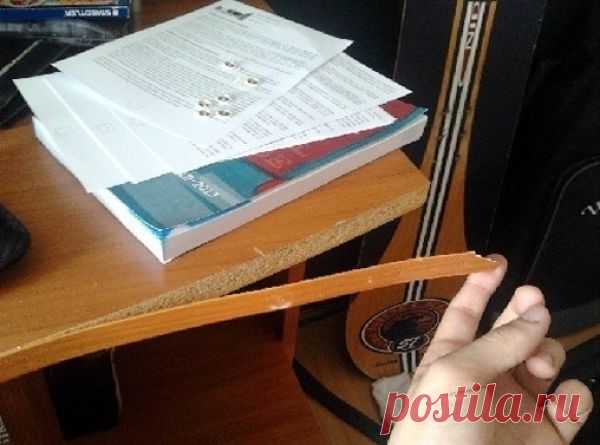 Отклеилась кромка стола? Прояви фантазию  
В большинстве случаев, торцы недорогой офисной мебели на фабрике обклеивают обычной бумажной кромкой. Поэтому приходит в негодность она довольно быстро. Уверен, каждый сталкивался с тем, что край ст…