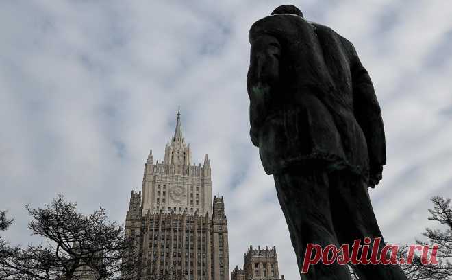 МИД объяснил учащение атак Киева на российские регионы. Вооруженные силы Украины (ВСУ) усилили атаки на российские регионы, включающие в себя обстрелы гражданской инфраструктуры и попытки проникновения диверсантов, чтобы выпросить у Запада еще больше финансовой помощи и вооружений.