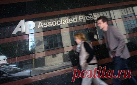 AP уволило журналиста, сообщившего о падении в Польше российской ракеты. Associated Press провело внутреннее расследование и уволило журналиста, который передал слова анонимного источника в разведке США. Последний заявил о принадлежности упавших ракет России, эти данные впоследствии не подтвердились