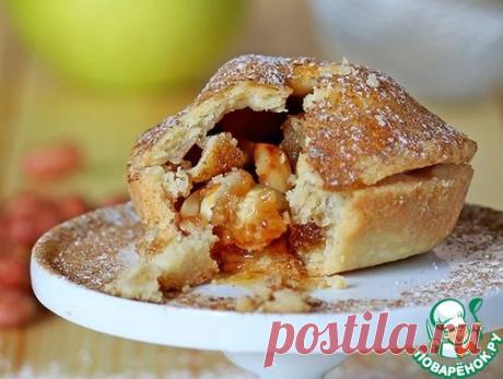 Корзиночки с яблоками и арахисом в соленой карамели.