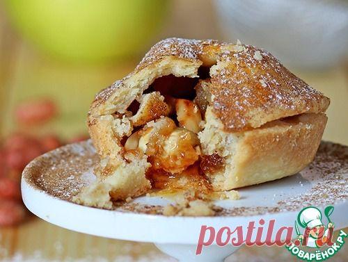 Корзиночки с яблоками и арахисом в соленой карамели.