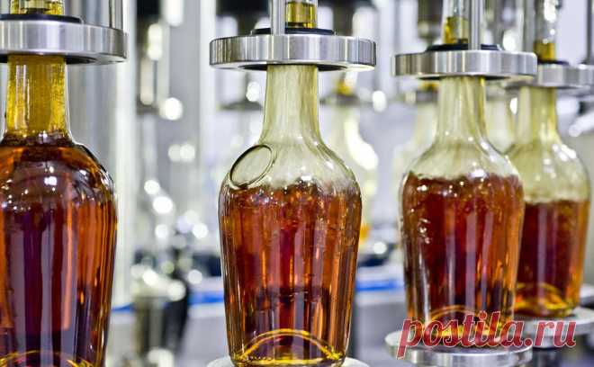 Крупные торговые сети выступили против легализации онлайн-продаж алкоголя. АКОРТ выступила против онлайн-продажи алкоголя. Аргументация — это приведет к росту нелегального рынка, а сейчас у покупателей достаточно возможностей купить легальное спиртное в магазинах. Но с таким подходом согласны не все сети