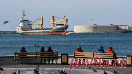 Бухту Севастополя открыли для движения морского транспорта