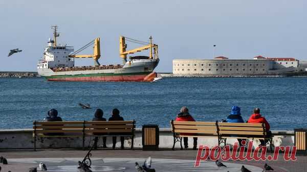 Бухту Севастополя открыли для движения морского транспорта