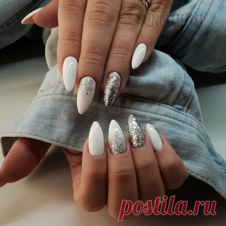 Маникюр белый с серебром: с блестками, стразами, втиркой, лунный Яркий маникюр белый с серебром. Однотонный, с блестками, с втиркой, паутинка. Икорный маникюр с бульонками. Битое стекло, лунный, мраморный.