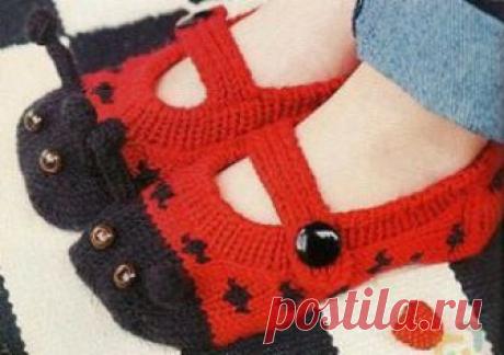 Детские вязаные тапочки «Божьи коровки»