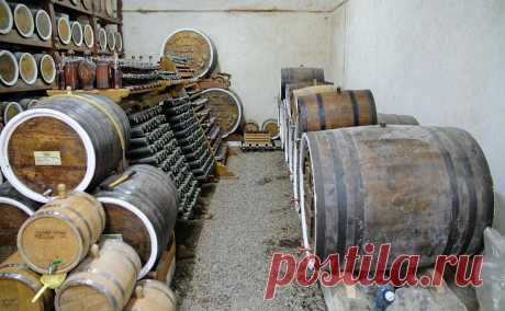 Производитель «Лыхны» и «Псоу» приостановил работу из-за нового акциза. В Абхазии с января введен новый акцизный налог на виноматериал — 30%. На этом фоне Сухумский винзавод приостановил работу — акциз повысил стоимость продукции, дистрибьюторы не хотят продавать ее по новым ценам