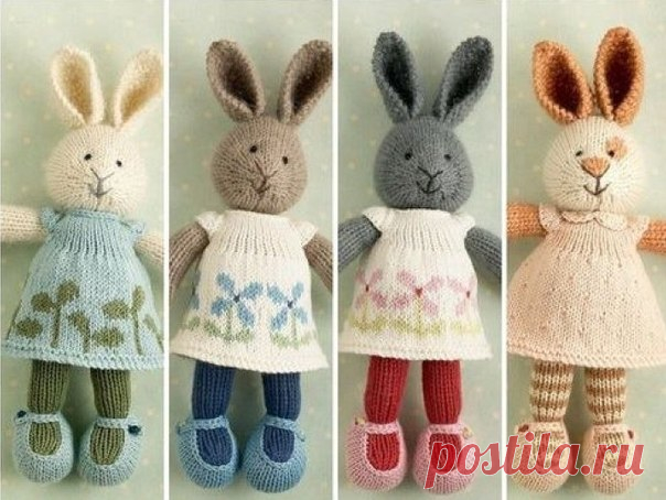 ЗАЙКА
Описание схемы игрушки спицами
#Описания_игрушек@toysknitted

Условные обозначения
И- изнаночные петли

Л - лицевые петли
1ПР - прибавить одну петлю (из протяжки)
2ЛВМ - провязать 2 вместе лицевой
2ЛВМП -провязать 2 вместе с наклоном вправо лицевой
2ИВМ - провязать 2 вместе изнаночной 

Голова
Набираем 7 петель
1-й ряд И
2-й ряд 1Л, (1ПР, 1Л) до конца ряда
3-й ряд И
4-й ряд 1Л, (1ПР, 1Л) до конца ряда (25 петель)
Провязать 3 ряда
8-й ряд 1Л, (1ПР, 3Л) до конца ряда (...