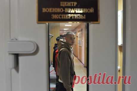 Минобороны захотело изменить требования к состоянию здоровья для службы. С какими болезнями не берут в армию?. Министерство обороны России предложило изменить требования к состоянию здоровья граждан для службы в армии. Речь идет о тех, кто встает на воинский учет, призывается на военную службу или на военные сборы, заключает контракты с ведомством, а также поступает в мобилизационный людской резерв.