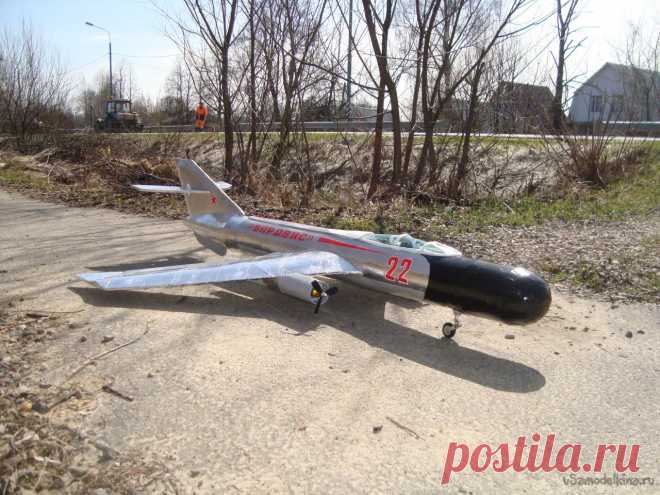 Экспериментальная авиамодель «Бардвис»  СВ – 185 И снова, здравствуйте, уважаемые авиамоделисты. Сегодня хочу вам рассказать о создании модели с необычным названием «Бардвис» СВ-185. Не пытайтесь найти это слово в справочнике, его не существует – это аббревиатура - БАРражирующий, Дальний, Высотный ИСтребитель. «Наш ответ U-2 или та самая