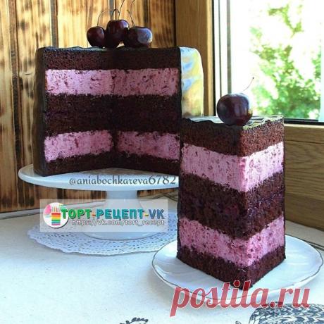 ШОКОЛАДНЫЙ ТОРТ С ВИШНЕЙ И МАЛИНОЙ.

Это торт эксперимент и да, побила свой рекорд по высоте тортов! Он 14 см! Решила я подчистить морозилку от оставшихся прошлогодних ягод! В наличии была вишня, малина, земляника. Решила взять для торта вишню и малину, а земляника благополучно отправилась в смузи! Не судите строго! Вижу сама, что слой мусса толстоват, просто в холодильнике скучало в пакете 350 мл сливок, ну, не пропадать же добру, вот и &quot;пошли&quot; все дружно в мусс (мой муж ...