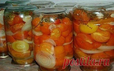 ПОМИДОРЫ ОТ КОТОРЫХ ВСЯ МОЯ СЕМЬЯ ПРОСТО БЕЗ УМА!
ВКУСНЯТИНА НЕРЕАЛЬНАЯ! Обязательно попробуйте.
Это рецепт помидоров, закатанных очень интересным способом — половинками или четвертинками помидоров, с луком и чесноком, укропом. Я опробовала его буквально вчера и рецепт получил высшую оценку и похвалу мужа и моей дружной семьи. Итак, могу теперь поделиться с вами — будьте уверенны, этот рецепт достоин внимания! Сделайте от других посолов точно откажитесь.
спелые тугие томаты
укроп
чеснок
лук
Дл
