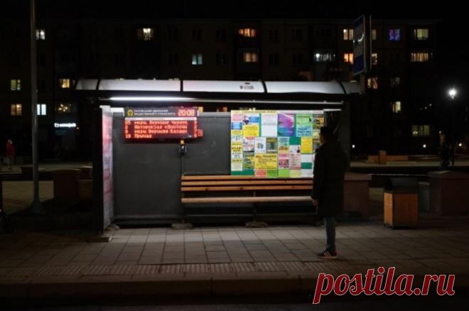 В Нижнем Тагиле водитель напал на девушку и выкинул ее из маршрутки. Пострадавшая упала на землю и ударилась головой.