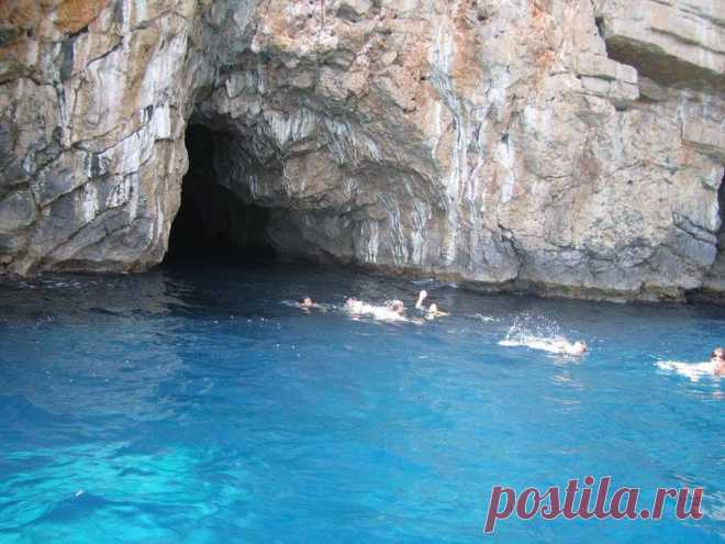 (4) Monenegro :Plava Spilja (Blue Grotto) – Blue... - Gojko Peric Goja