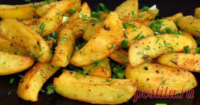 Картофель по-гречески: так вкусно, что можно есть без мяса Для меня путешествия — это не просто возможность отдохнуть и увидеть что-то новое, но и привезти парочку интересных рецептов. Греция в этом плане — гастрономический рай. Там такое изобилие вкусных и полезных блюд, что не хочется вставать из-за стола. Свой любимый картофель с чесноком в духовке я привезла оттуда. Теперь могу наслаждаться им в любое время.