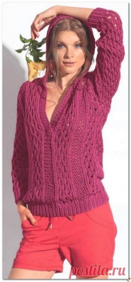 Стильный пуловер с капюшоном. 



источник