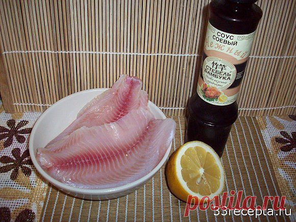 Филе тилапии в соевом соусе очень вкусное блюдо.

Ингредиенты:
- филе тилапии (2 шт.);
- сок лимона (2 ст. ложки);
- соевый соус (2 ст. ложки);
- красный перец;
- оливковое масло для обжаривания.