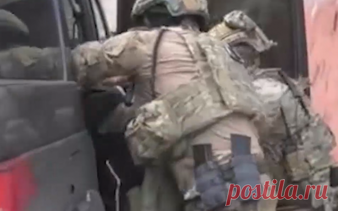 Гражданина Украины из ЛНР задержали за передачу данных украинским военным. Жителя Сватовского района в Луганской народной республике (ЛНР) задержали по подозрению в передаче информации о российской армии украинским спецслужбам.