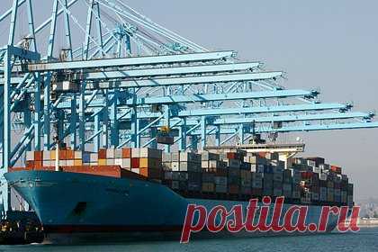 Миру предрекли торговый коллапс из-за обстрелов в Красном море. Грузоотправители по всему миру перенаправили партии товаров на общую сумму около 65 миллиардов долларов из-за угрозы ракетных атак в Красном море со стороны йеменских повстанцев-хуситов из шиитского военизированного объединения «Ансар Алла». Время доставки грузов может значительно увеличиться.