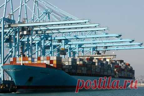 Миру предрекли торговый коллапс из-за обстрелов в Красном море. Грузоотправители по всему миру перенаправили партии товаров на общую сумму около 65 миллиардов долларов из-за угрозы ракетных атак в Красном море со стороны йеменских повстанцев-хуситов из шиитского военизированного объединения «Ансар Алла». Время доставки грузов может значительно увеличиться.