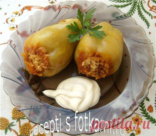 Перец, фаршированный мясом и рисом
