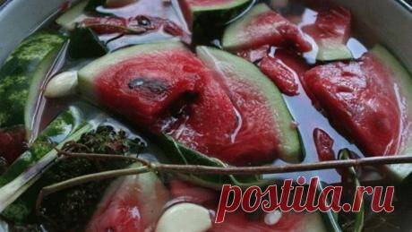 Рецепты, как посолить арбузы в кастрюле кусочками: малосольные арбузы быстрого приготовления, суточные соленые и другие
