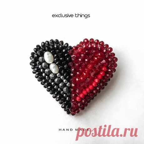 ⠀⠀⠀⠀⠀
Брошь миниатюрной коллекции "for you" из Ювелирного стекла с использованием натуральных камней! 🔸Все бусины и камни пришиты а не склеены.👆🏽
🔸Размер ❤️4x4 см
🔸Авторское украшение ©
🔸Ручная работа. 🙌🏼
🔸Ювелирное стекло / Жемчуг / Гематит ✨🐚⚪️
✉️📲 +7967 003 61 03 / ley-la.ru 
#by_leylaru #handmade #жемчуг  #брошьсердечко #brooch #happyValentinesDay #идеядляподарка #exclusivethings #брошь #glamor #броширучнойработы  #trendy #стильныеукрашения  #ручнаяработа  #...