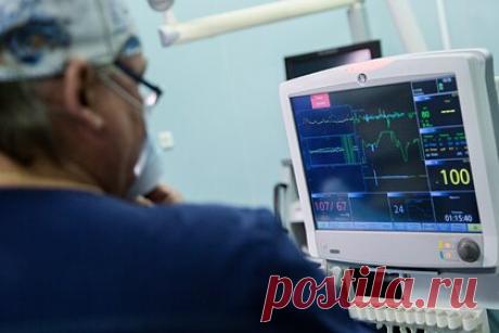 Назван универсальный симптом ранней стадии рака. Ученые рассказали об одном из ранних симптомов рака. По словам медиков, ночная потливость свидетельствует о возможном развитии лимфомы, лейкемии, рака костей или печени. Она может сопровождаться учащенным сердцебиением и ознобом. «Рак вызывает лихорадку, ваше тело может чрезмерно потеть, пытаясь остыть», — заявили они.