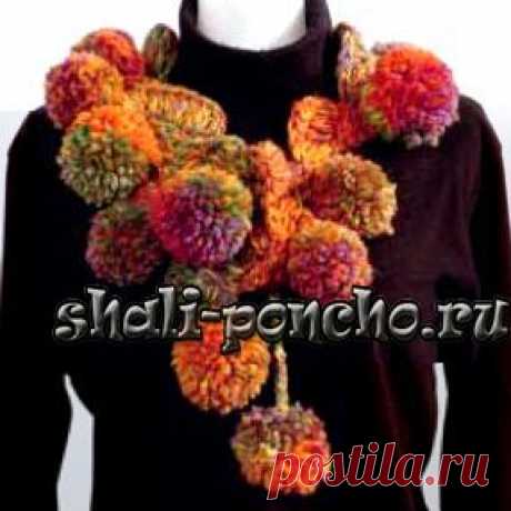 Шарф с помпонами