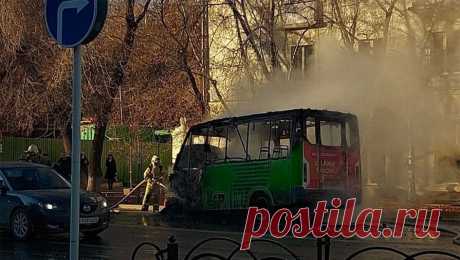 В центре Тюмени загорелась маршрутка с пассажирами. В Тюмени огонь охватил маршрутку. Об этом сообщает 72.ru. Инцидент произошел на улице Орджоникидзе. Очевидцы обратили внимание на крупное возгорание в одном из транспортных средств, стоявших недалеко от водонапорной башни. Выяснилось, ...