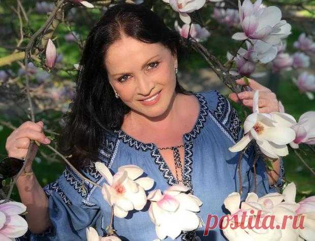 София Ротару в обществе Дмитрия Харатьяна и его жены: певица по-прежнему молода и красива