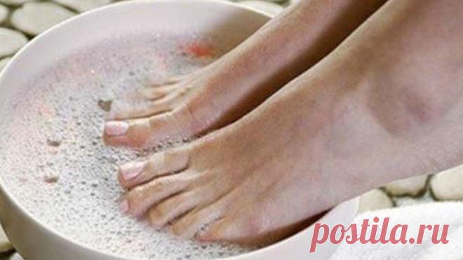 Вот что произойдет, если подержать ноги в уксусе. Делаю так каждый вечер!