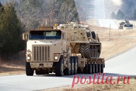 Украина получила танковые тягачи от Германии. Украина получила от Германии танковые тягачи M1070 Oshkosh, сообщается на сайте немецкого правительства. Уточняется, что всего ФРГ поставила Украине 10 бронеавтомобилей. Кроме этого, Германия готовит для отправки на Украину еще 14 гусеничных машин с дистанционным управлением для поддержки обеспечения.