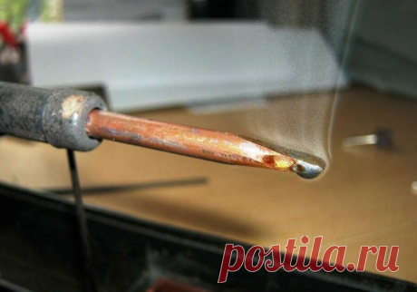 Теперь припой прекрасно прилипает к паяльнику и легко плавится! Хитрость старого радиолюбителя |... Дело в том, что некоторые виды олова предназначены для работ при высоких температурах. Иногда в процессе пайки пропадает лужение жала, что также приводит к проблемам.