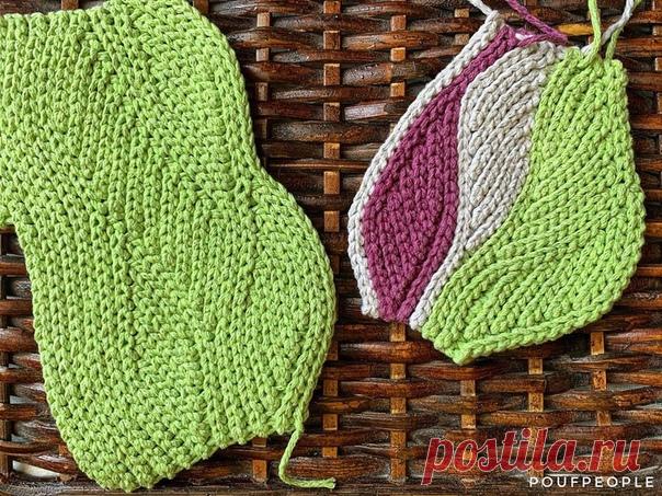 Эта техника вязания известна как «боснийская резинка» или slip stitch. Все петли провязываются соединительными столбиками за дальнюю полупетлю.
Красивые изгибы полотна получаются при вязании укороченных рядов (частичное вязание) — ряд не довязывается, полотно поворачивается и процесс идет в обратную сторону.
А если еще и цвет поменять, то такое частичное вязание «рисует» заметные плавные фигуры.

#крючком #вязание_крючком #узор_крючком #видео_мк #мк
#вязание_крючком@shtuchki_ot_levoruchki