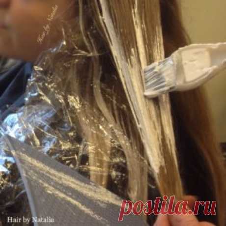 Balayage 
Balayage is a hair coloring technique that creates natural-looking highlights.  This popular trend is taking Hollywood (and the fashion industry) by storm and our hair color salon is leading the way in Denver.  First appearing in Vogue in 2005, balayage is the most popular hair coloring request in hair salons today. It is the go-to for modern, chic hair, balayage creates depth and dimension, and leaves you with a sun-kissed finish.
