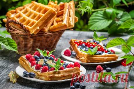 Венские вафли: рецепт приготовления в вафельнице или духовке - KitchenMag.ru Обязательно ли ехать в Вену, чтобы попробовать настоящие венские вафли? Совсем нет. Мы знаем, как их испечь на своей собственной кухне без каких-либо усилий.