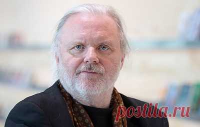 Нобелевскую премию по литературе присудили норвежскому драматургу Юну Фоссе. Литератор стал лауреатом за "его новаторские пьесы и прозу, которые позволяют высказать неизъяснимое"