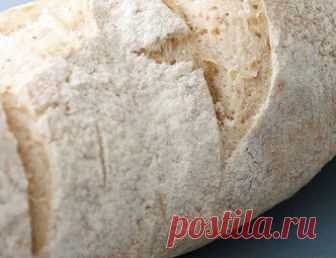 Венский хлеб (Pain viennois). Рецепт Налейте 250 г молока в кастрюлю, подогрейте до температуры тела. Вотрите дрожжи в 500 г муки до образования мелкой крошки. Затем также вотрите 60 г масла, добавьте соль, 40 г сахара, а затем – 2 яйца и молоко. Вымесите тесто и оставьте, накрыв, на 1 час.
