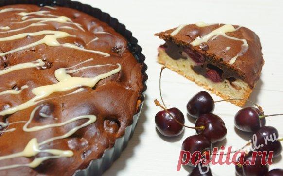 Заливной пирог с вишней - пошаговый рецепт с фото Захотелось побаловать себя и друзей чем-нибудь вкусным? Приготовьте десерт – вишневый пирог с шоколадной заливкой, десерт, который не оставит вас равнодушным.
